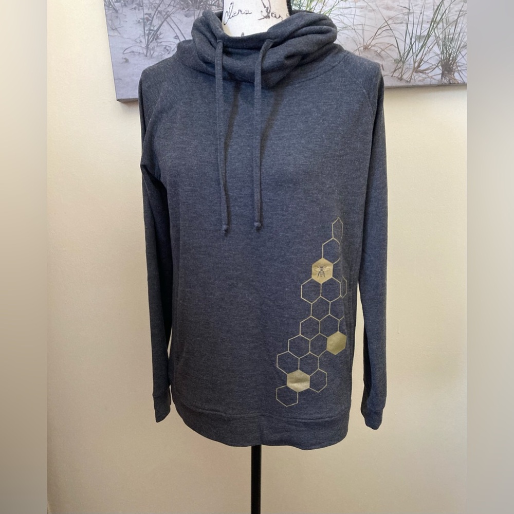 Heatlast weatherproof grey sweatshirt with gold bee hexagon design, size medium
